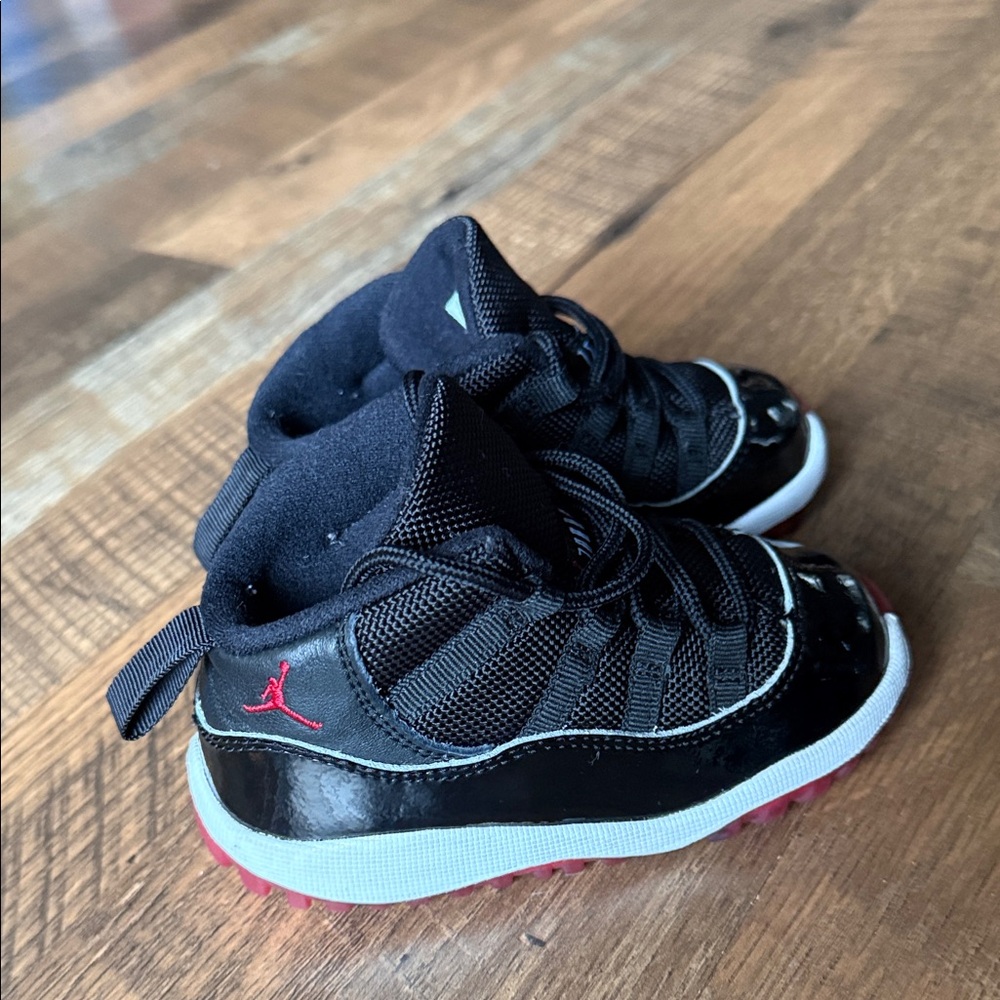 Air Jordan 11 Bred